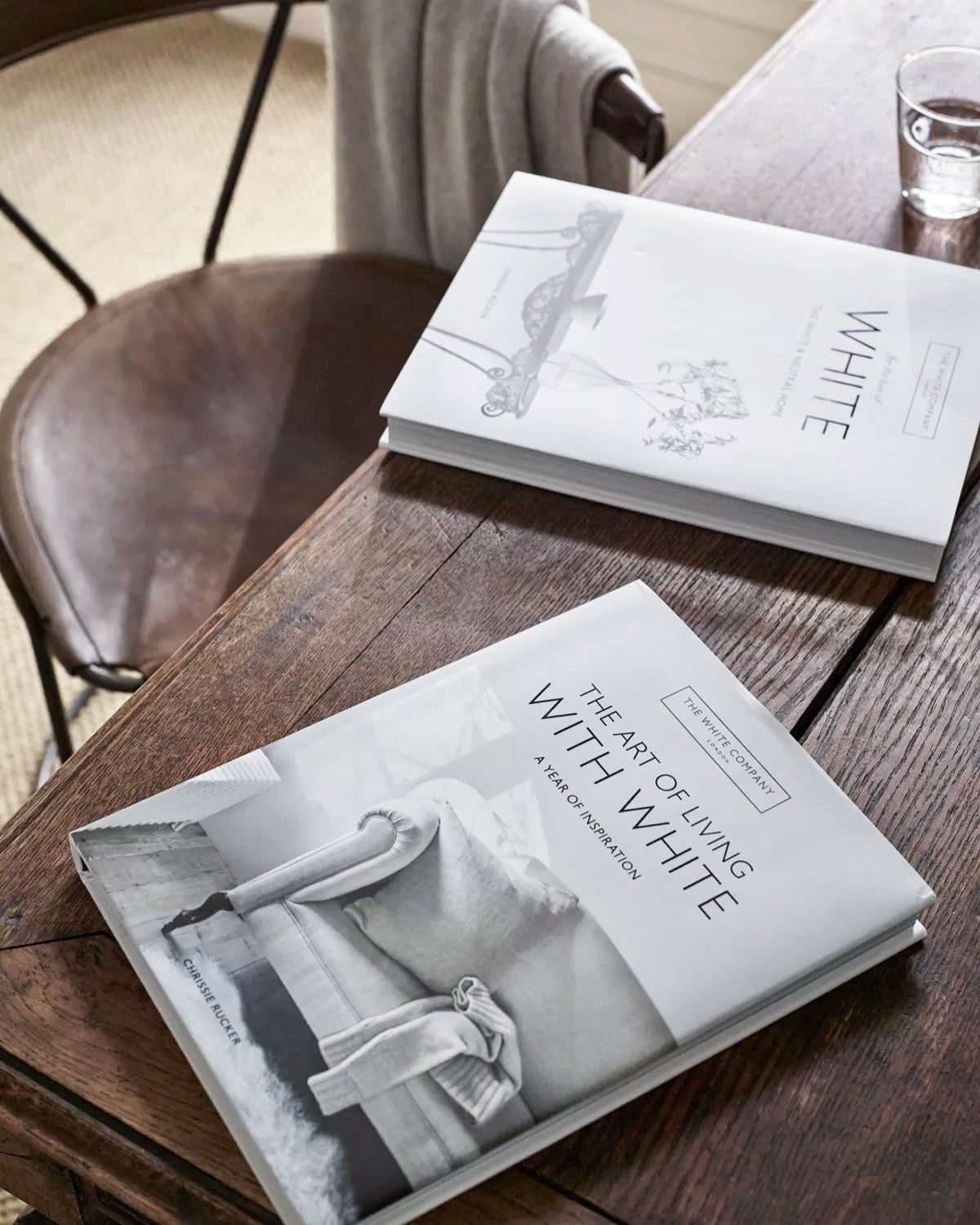 Libro Art of Living with White