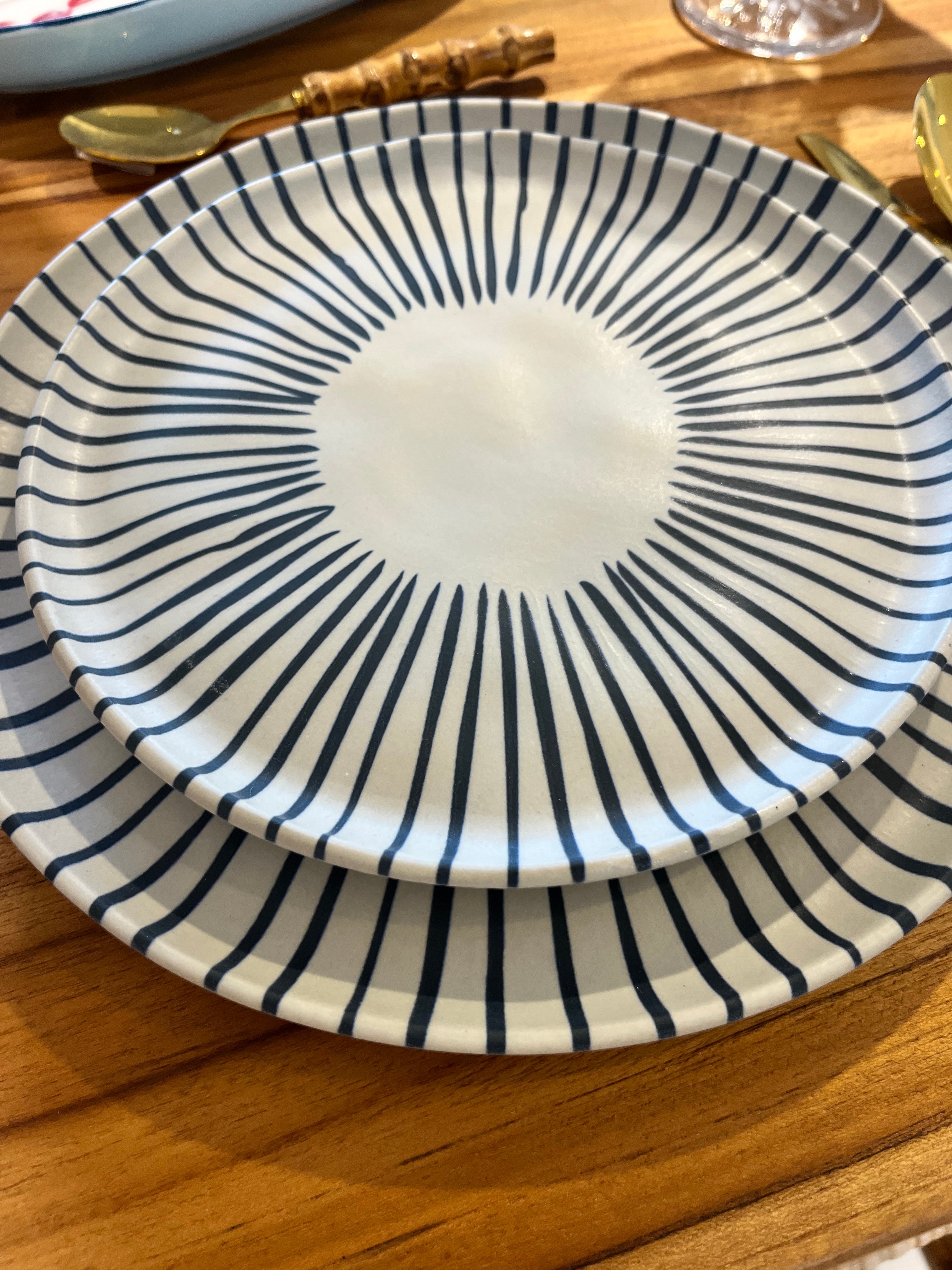 Faceted table plate